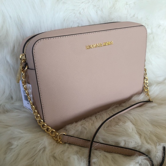 Michael Kors Handbags - Sale 🎊 Beautiful Mk Jet Set Crossbody large🦄